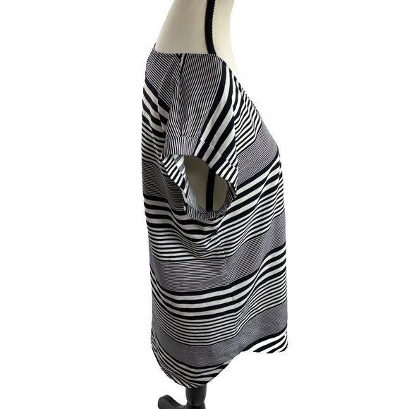 Express Top Womens M Black White Striped Short Sleeve Zip Front Blouse - Picture 3 of 7
